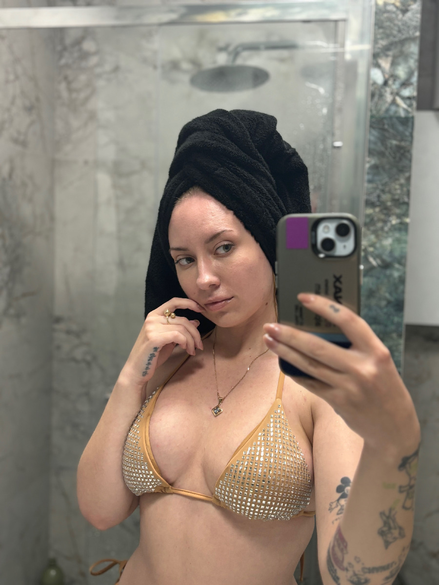 Nude girl KateV in St. Johns