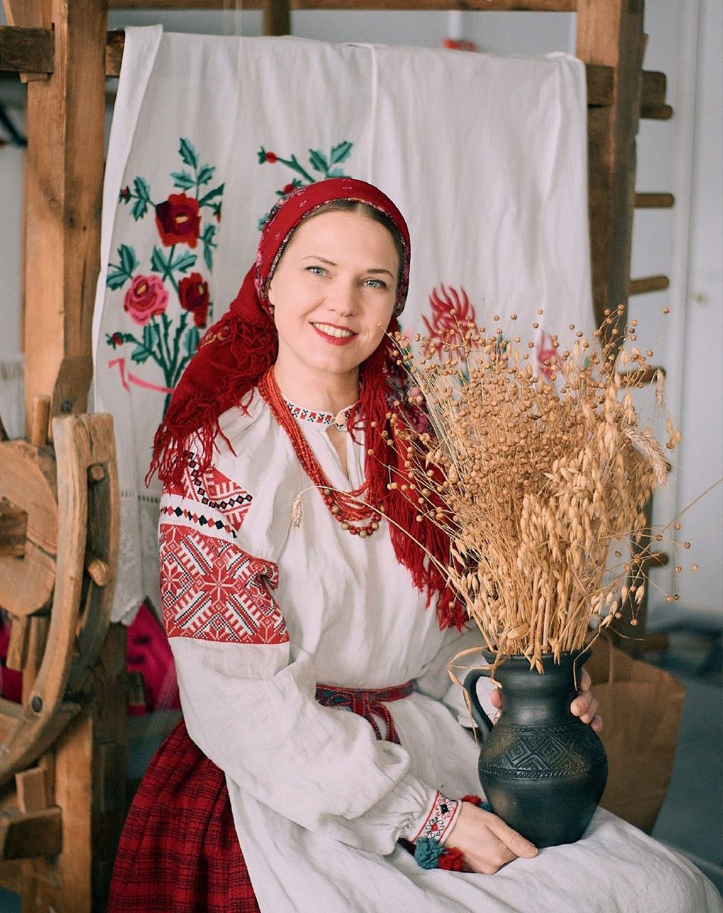 Women in Slavic costumes in St. Johns