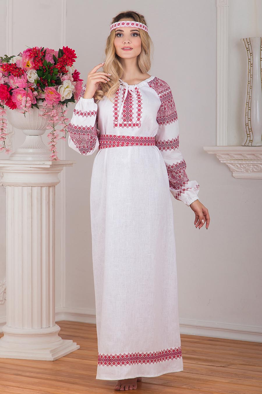 Women in Slavic costumes in St. Johns