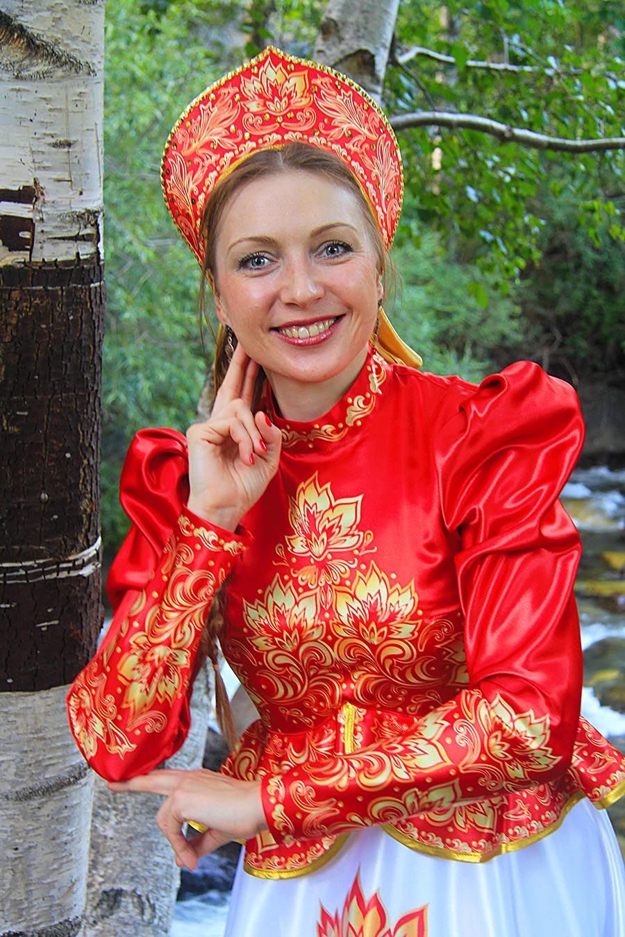 Women in Slavic costumes in St. Johns