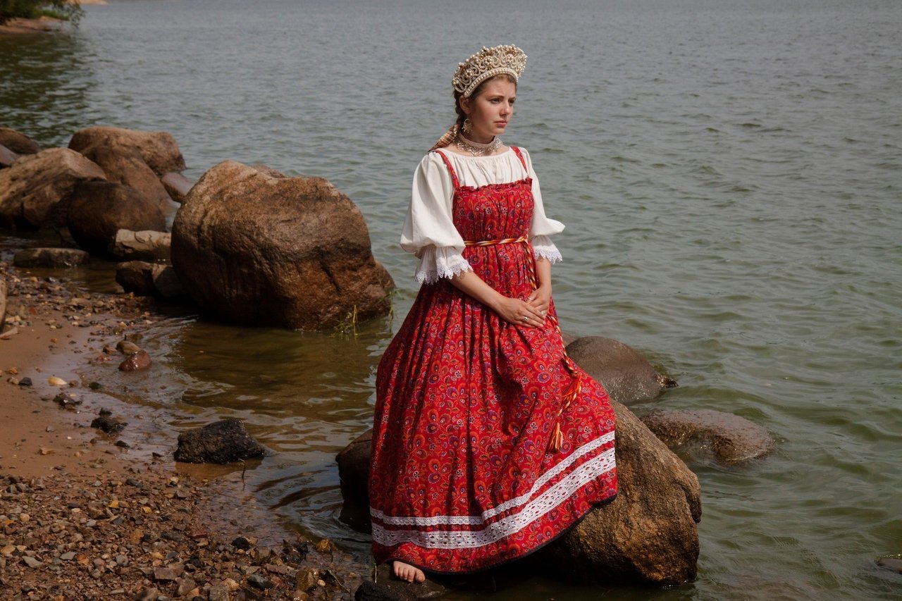 Women in Slavic costumes in St. Johns