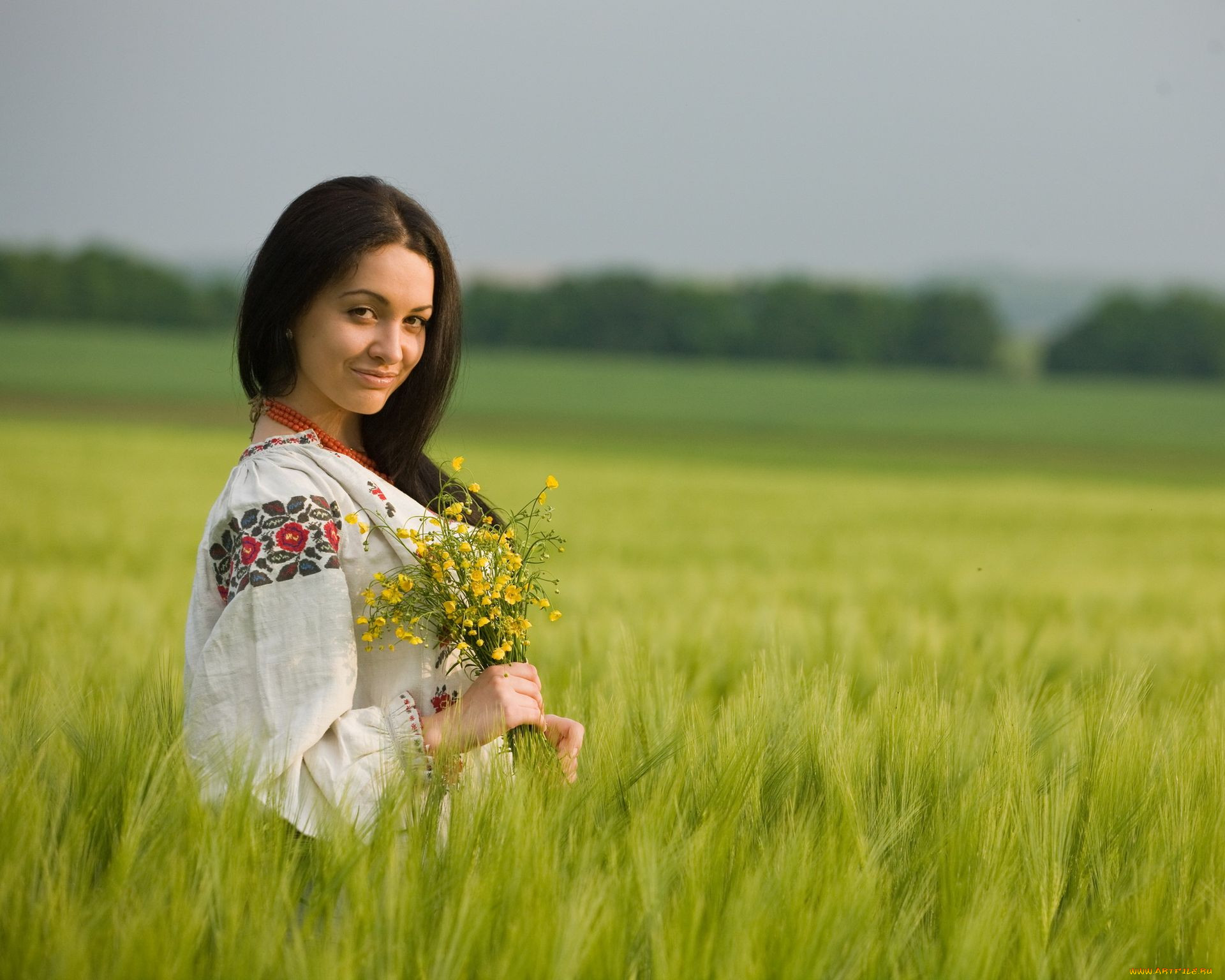 Women in Slavic costumes in St. Johns