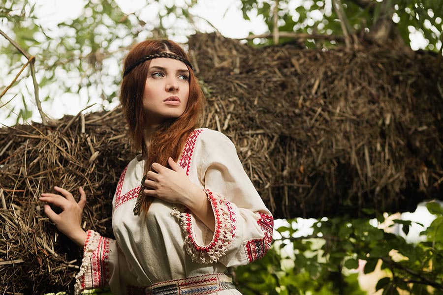 Women in Slavic costumes in St. Johns