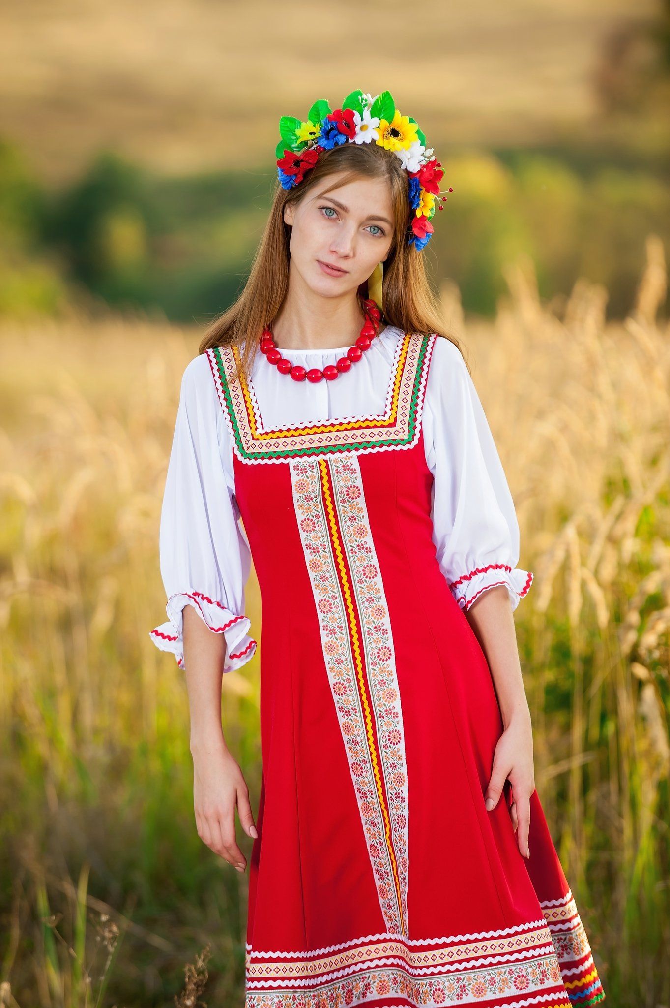 Women in Slavic costumes in St. Johns