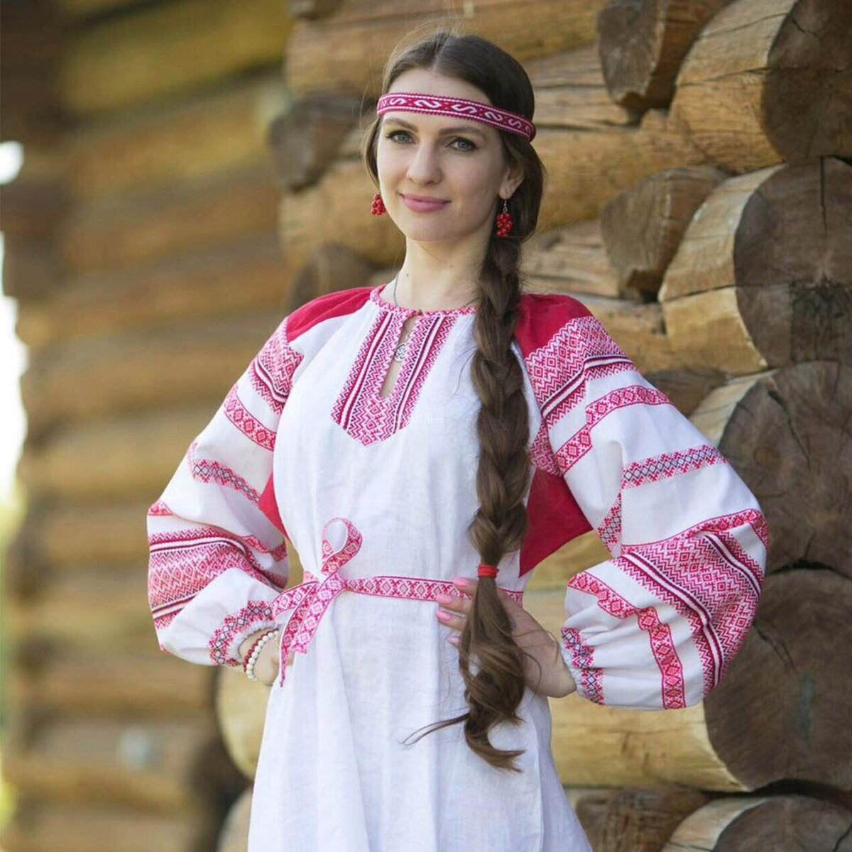 Girls in Slavic costumes in St. Johns