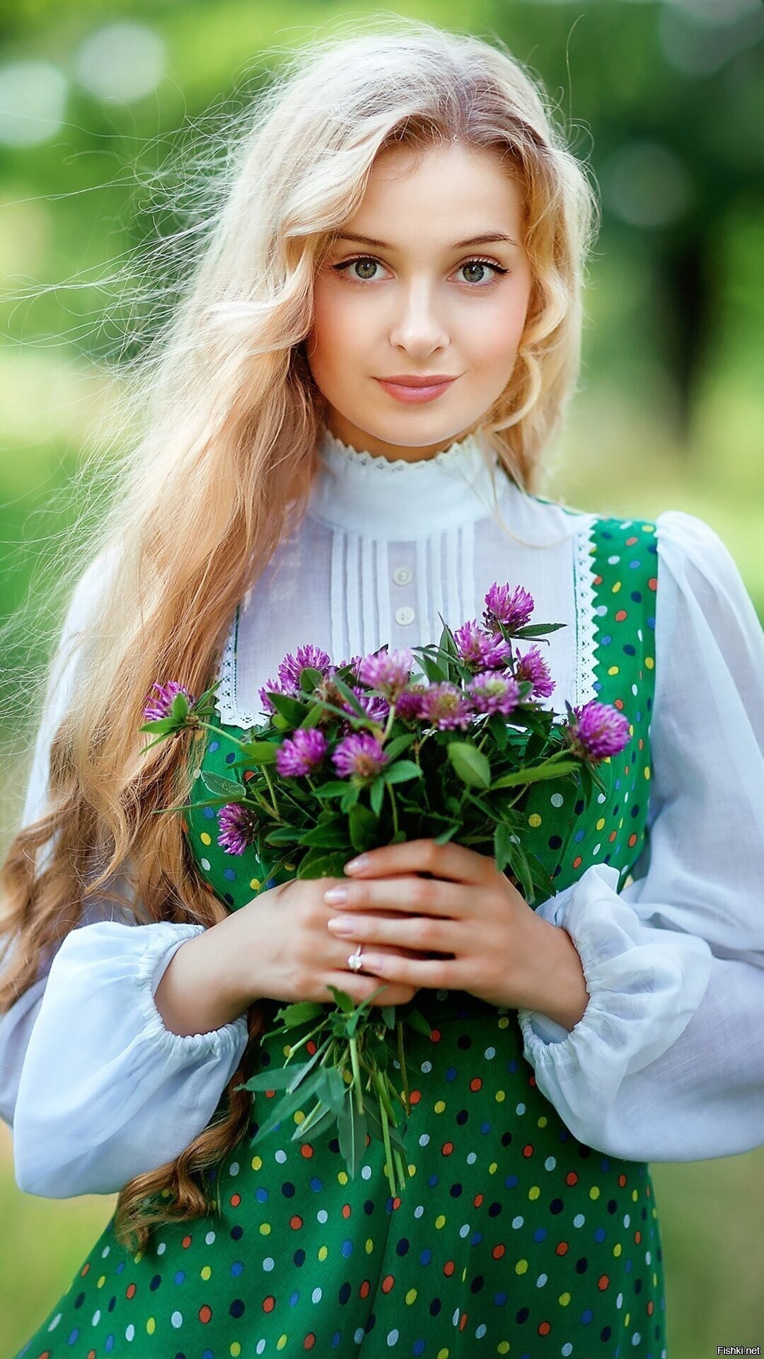 Girls in Slavic costumes in St. Johns