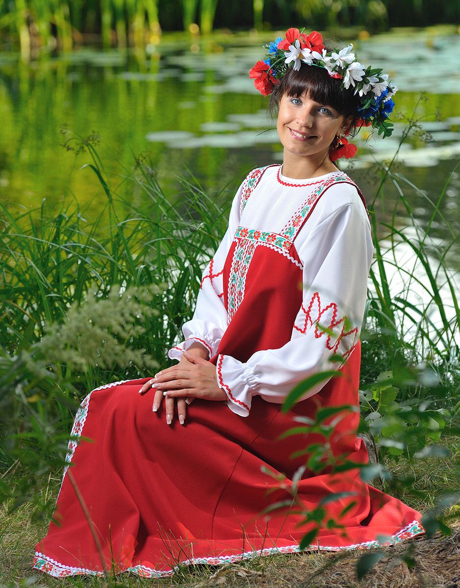Beautiful girl Girls in Slavic costumes in St. Johns