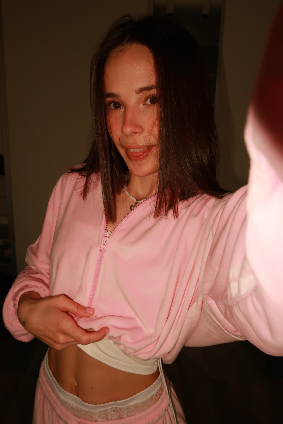 Tina brings the glow — live moments in St. Johns