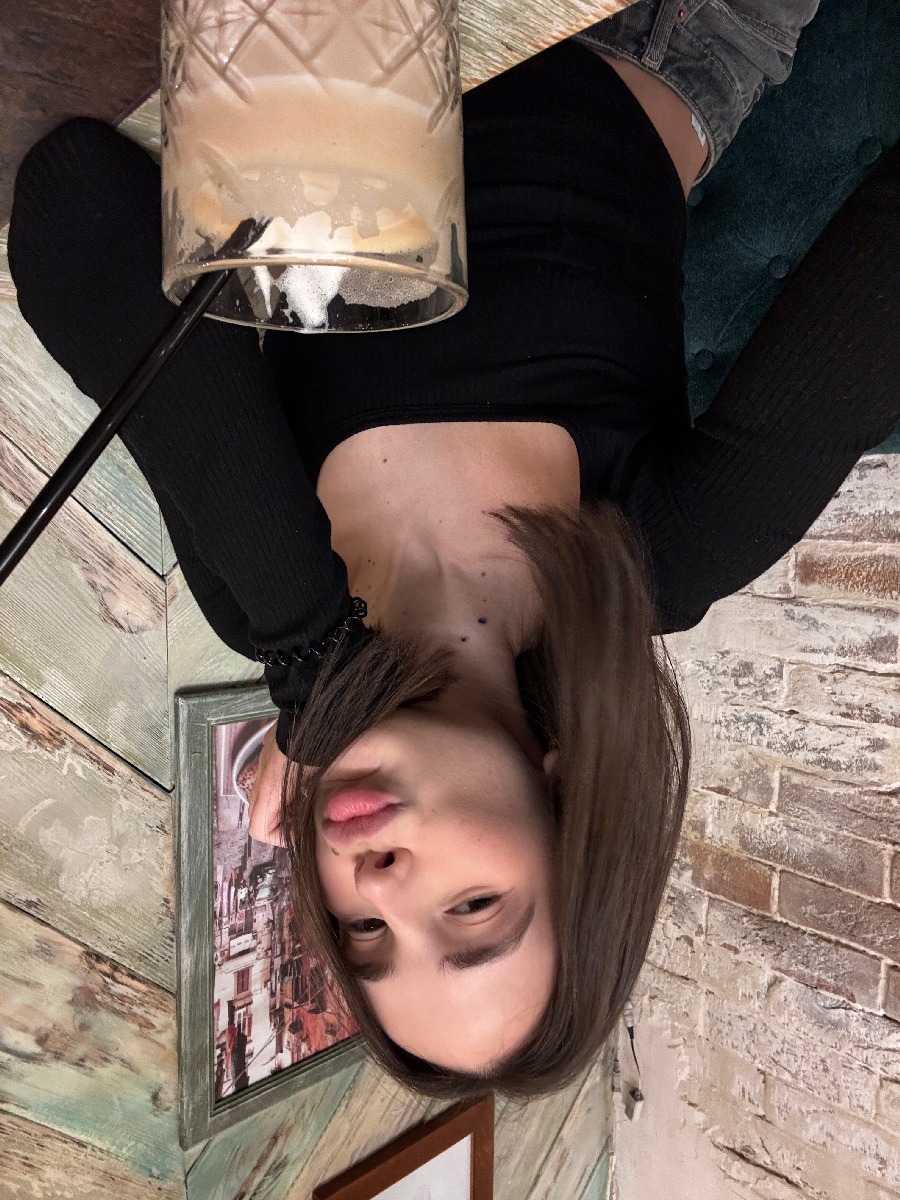 Fresh photos, fresh mood — Tina online in St. Johns